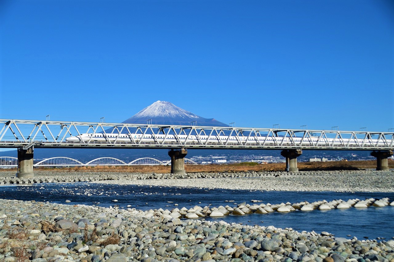 新幹線と富士山を撮影できる富士川橋梁（静岡県静岡市）